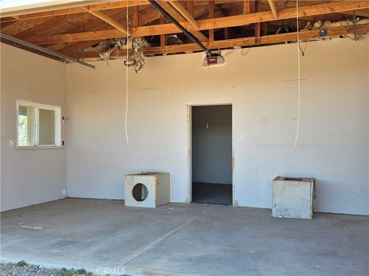 Garage, Interior, Wooden Beams