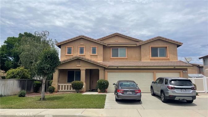 Attached, Exterior, Facade, Mediterranean