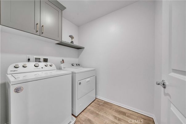 Interior, Washer, Wood Texture Flooring