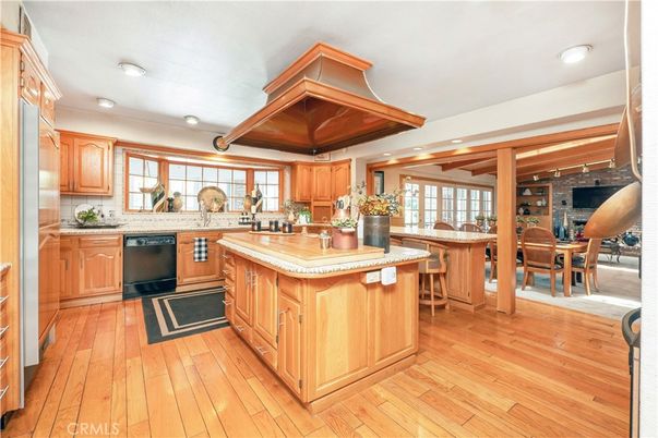 Dining room, Interior, Kitchen, Recessed Lighting, Wood Texture Flooring