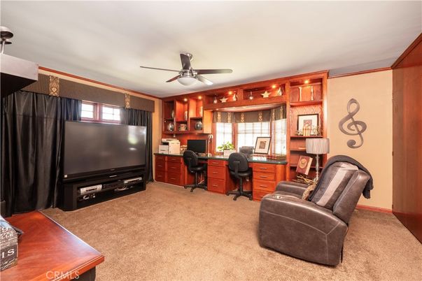 Home Office, Interior