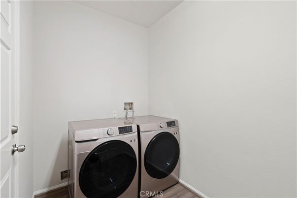 Interior, Washer, Wood Texture Flooring