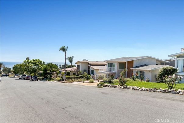 Exterior, Facade, Ranch