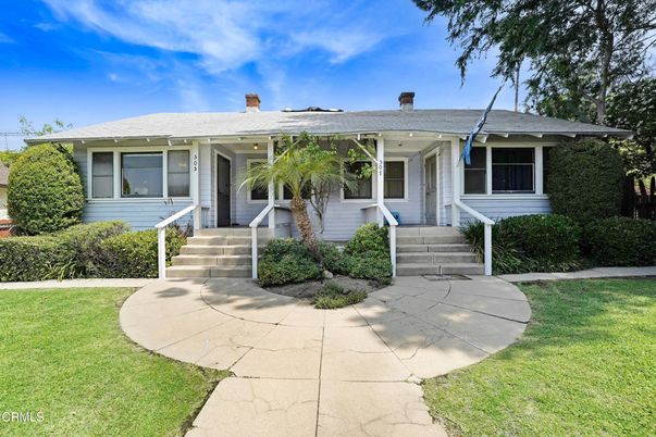 Exterior, Facade, Ranch