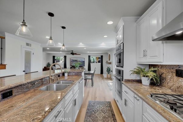 Dining room, Interior, Kitchen, Pendant Lights, Recessed Lighting, Wood Texture Flooring