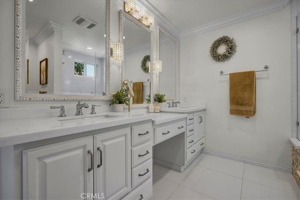 Bathroom, Dual Sink Vanities, Interior, Recessed Lighting