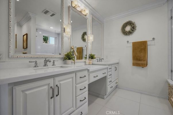 Bathroom, Dual Sink Vanities, Interior, Recessed Lighting