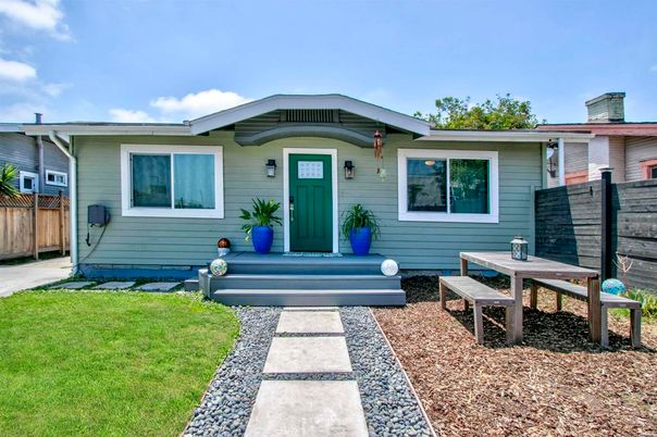 Exterior, Facade, Ranch