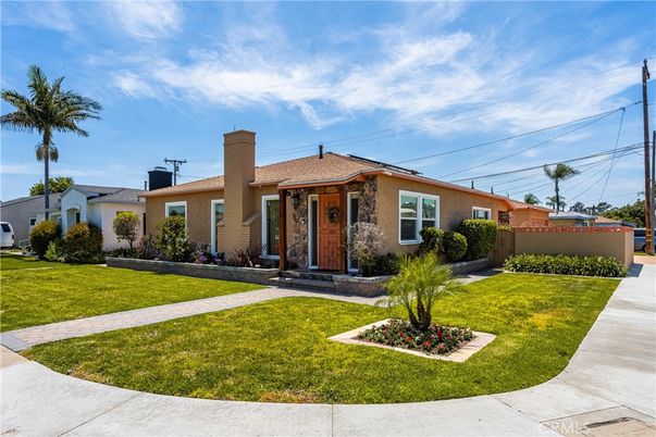 Backyard, Exterior, Facade, Brick Facade, Ranch