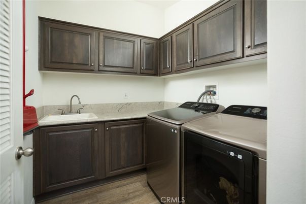 Interior, Washer, Wood Texture Flooring