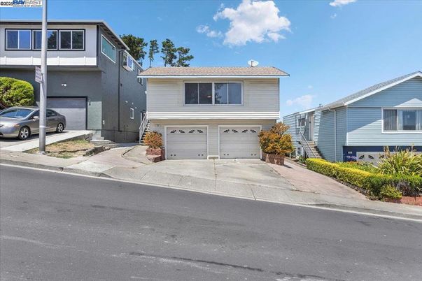 Attached, Exterior, Facade, Raised Ranch