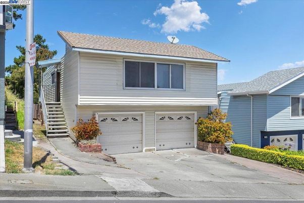 Attached, Exterior, Facade, Raised Ranch