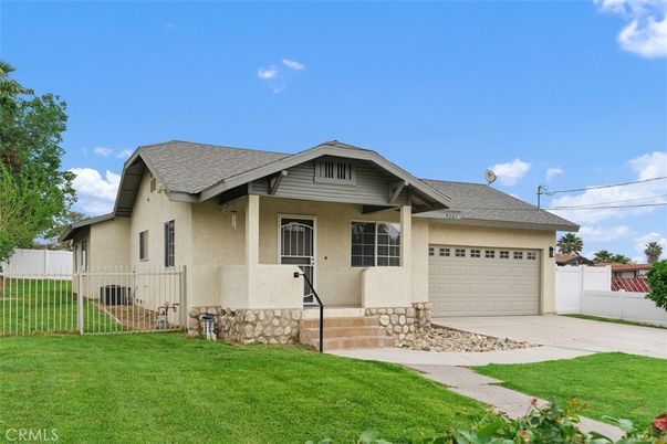 Attached, Exterior, Facade, Ranch