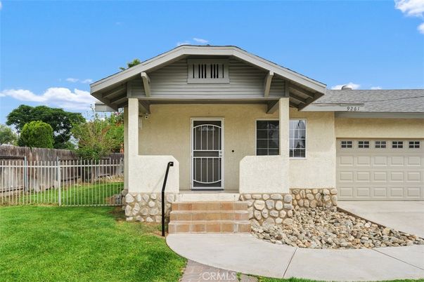 Attached, Exterior, Facade, American Craftsman