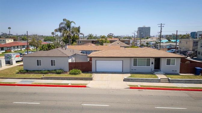 Attached, Exterior, Facade, Ranch