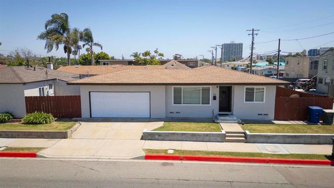 Attached, Exterior, Facade, Ranch