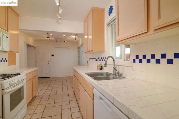 Interior, Kitchen, Tile Countertops