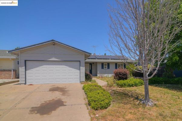 Attached, Exterior, Facade, Solar Panels, Ranch