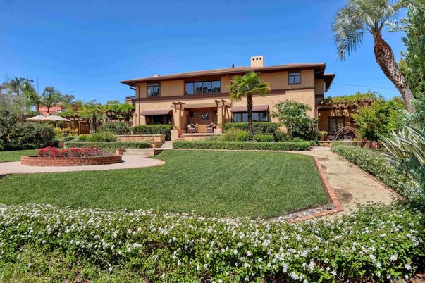 Backyard, Exterior, Facade, Modern