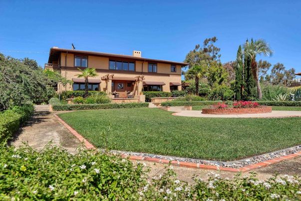 Backyard, Exterior, Facade, Modern