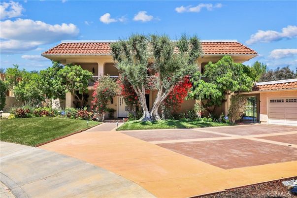 Attached, Exterior, Facade, Mediterranean