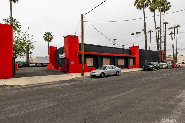 Exterior, Facade, None
