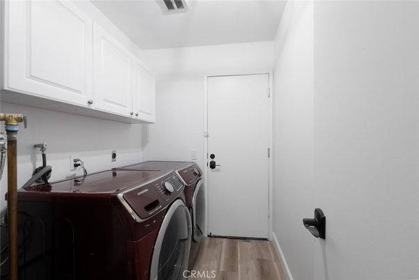 Interior, Washer, Wood Texture Flooring