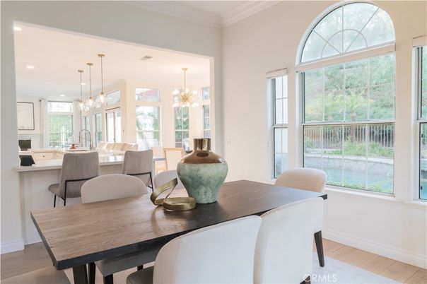 Chandelier, Dining room, Interior, Kitchen, Pendant Lights, Recessed Lighting, Wood Texture Flooring