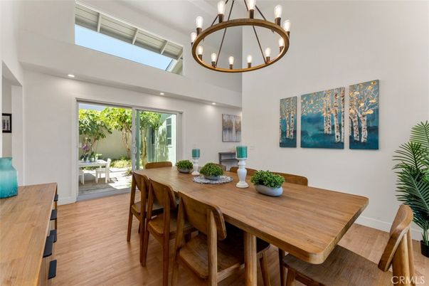 Chandelier, Dining room, Interior, Recessed Lighting, Wood Texture Flooring