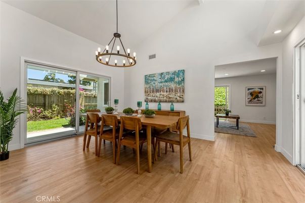 Chandelier, Dining room, Interior, Recessed Lighting, Wood Texture Flooring