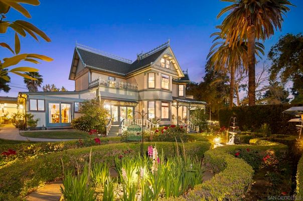 Backyard, Exterior, Facade, Queen Anne Victorian