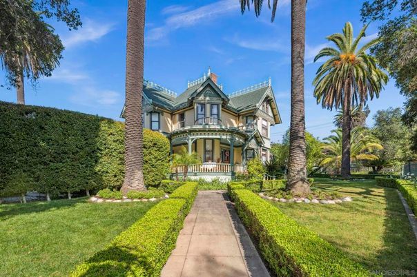 Backyard, Exterior, Facade, Queen Anne Victorian