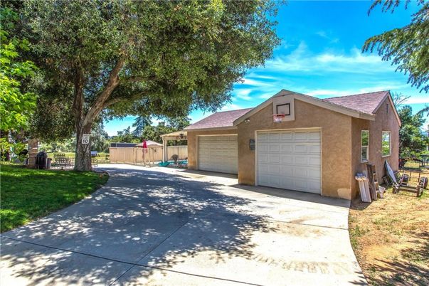 Detached Garage, Exterior