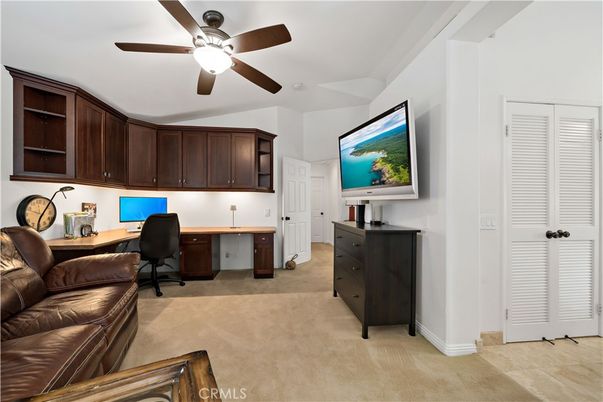 Home Office, Interior