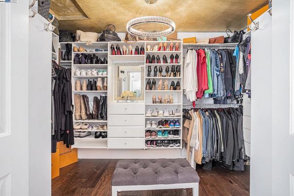 Interior, Pendant Lights, Walk-in Closets, Wood Texture Flooring