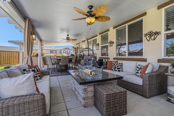 Dining room, Exterior
