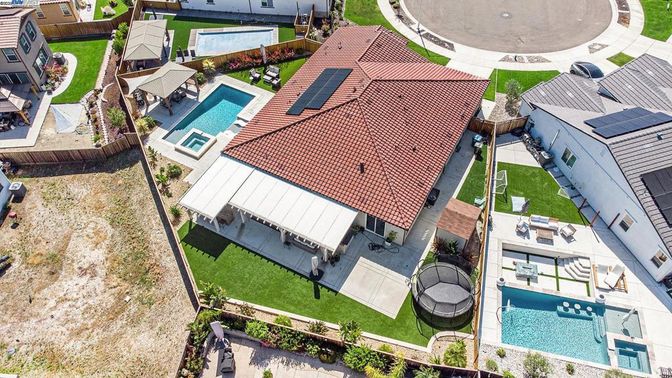 Exterior, Drone