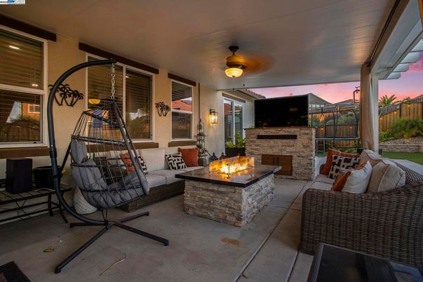 Exterior, Fireplace