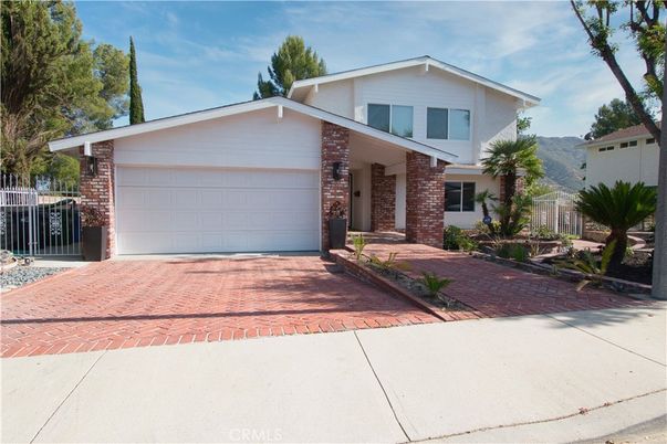 Attached, Exterior, Facade, Brick Facade, American Craftsman