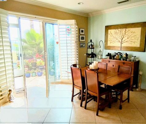 Dining room, Interior, Recessed Lighting