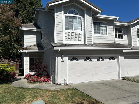 Attached, Exterior, Facade, Mediterranean