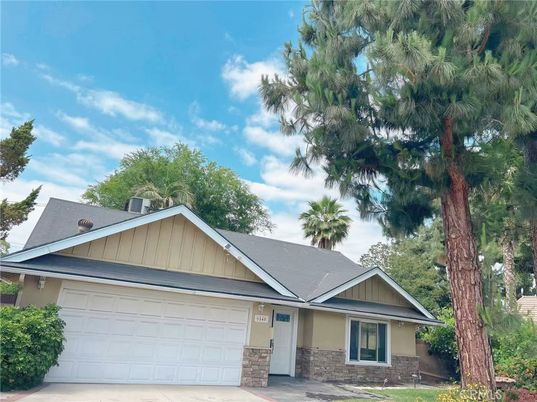 Attached, Exterior, Facade, Ranch