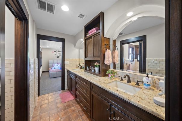 Bathroom, Dual Sink Vanities, Interior, Recessed Lighting