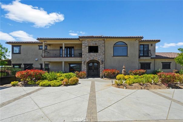 Exterior, Facade, Mediterranean