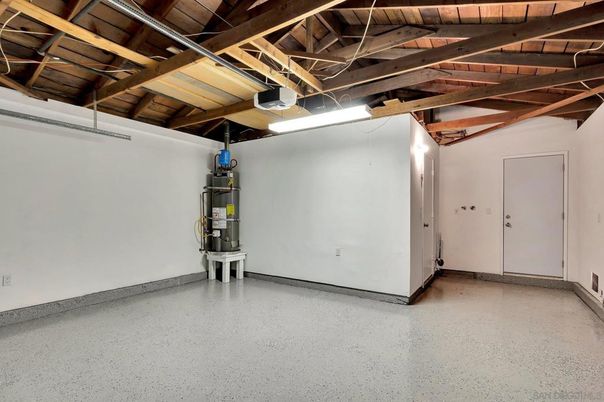 Empty room, Interior, Wooden Beams, Wooden Ceilings