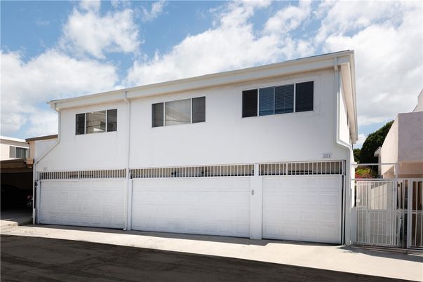 Attached, Exterior, Facade, Modern