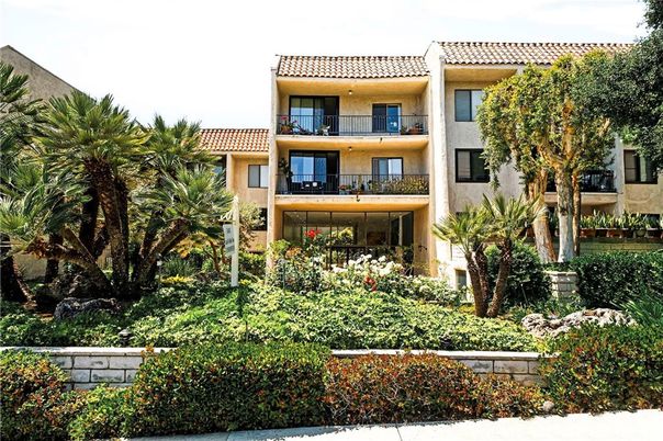 Exterior, Facade, Mediterranean