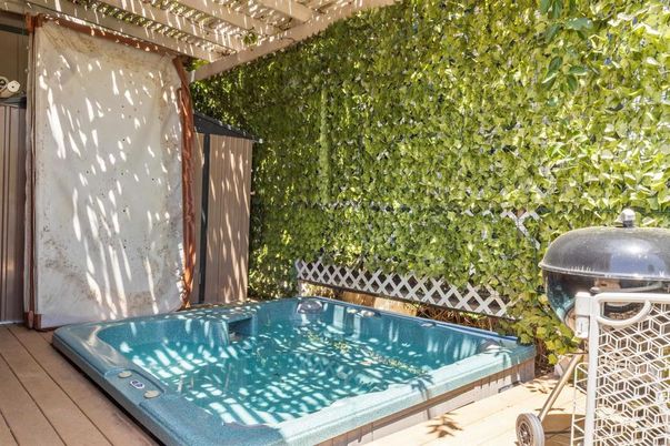Exterior, Hot Tub