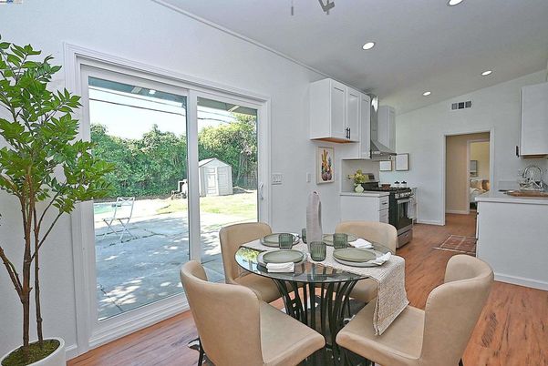 Dining room, Interior, Kitchen, Recessed Lighting, Wood Texture Flooring