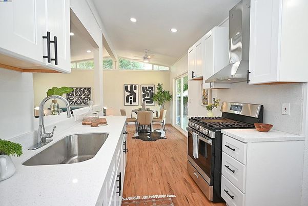 Dining room, Interior, Kitchen, Recessed Lighting, Wood Texture Flooring